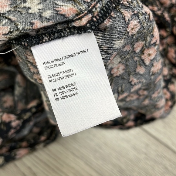 American Eagle Floral Button Front Crop Top Size Medium - Picture 6 of 6